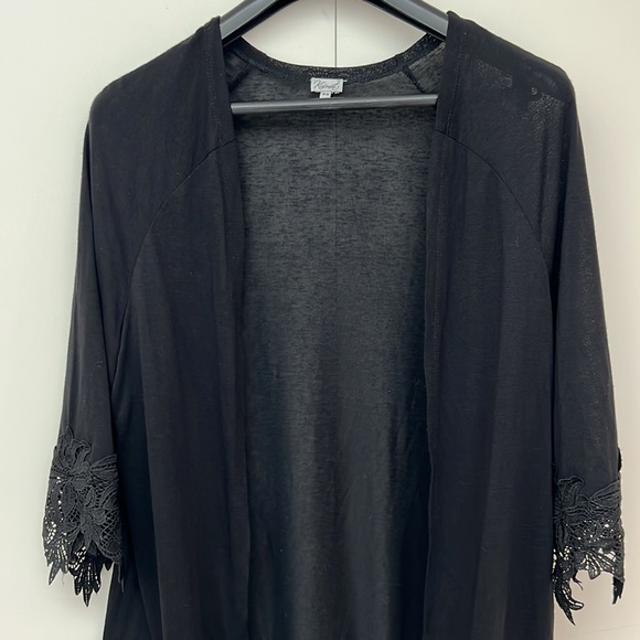 KISMET | Black open cardigan with lace detail - Picture 7 of 9